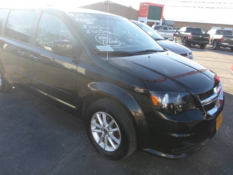 Used 2016 Dodge Grand Caravan SXT image 1