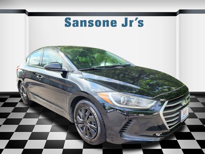 Used 2018 Hyundai Elantra SE image 1
