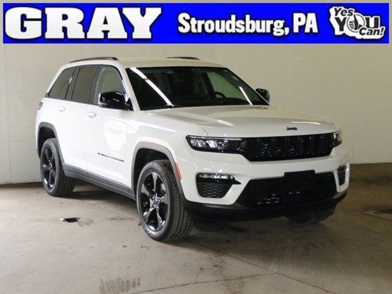 Certified 2023 Jeep Grand Cherokee Limited w/ Black Appearance Package image 1