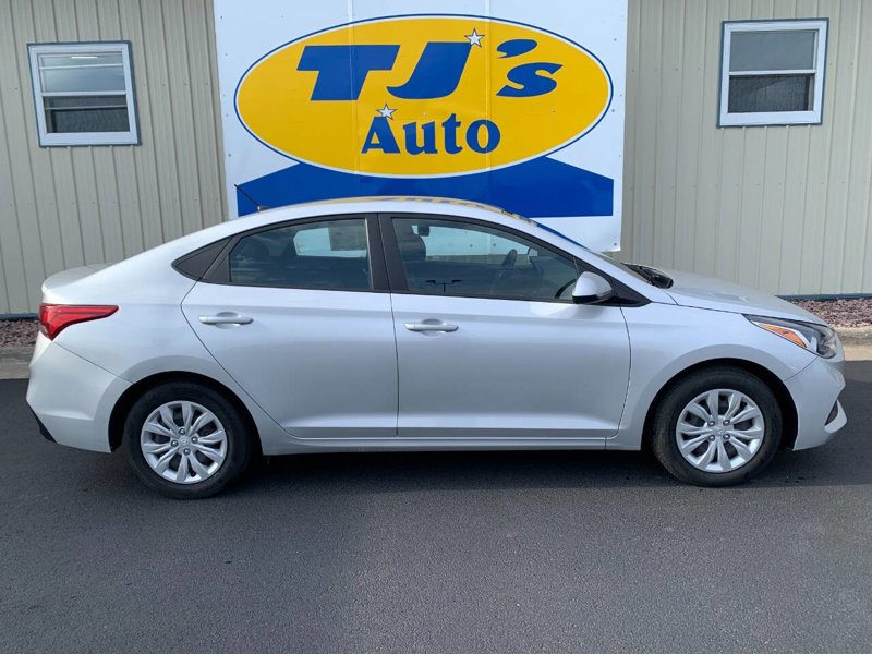 Used 2021 Hyundai Accent SE image 1
