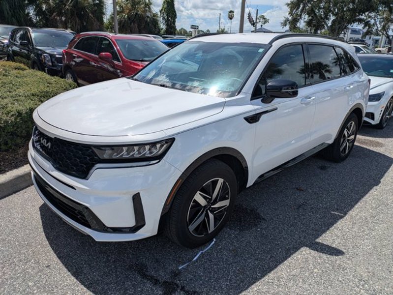 Certified 2023 Kia Sorento S image 1
