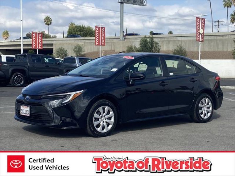 Certified 2025 Toyota Corolla LE image 1