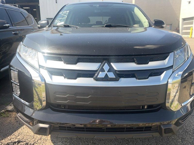 Used 2021 Mitsubishi Outlander Sport SE image 1