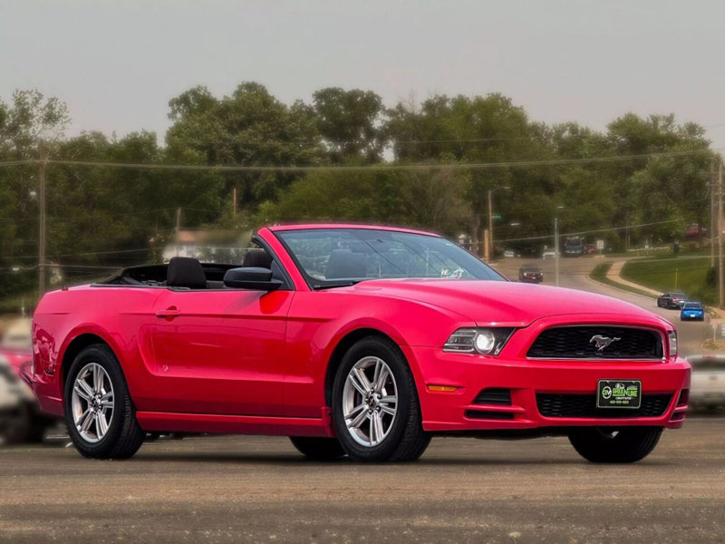 Used 2013 Ford Mustang Convertible image 1
