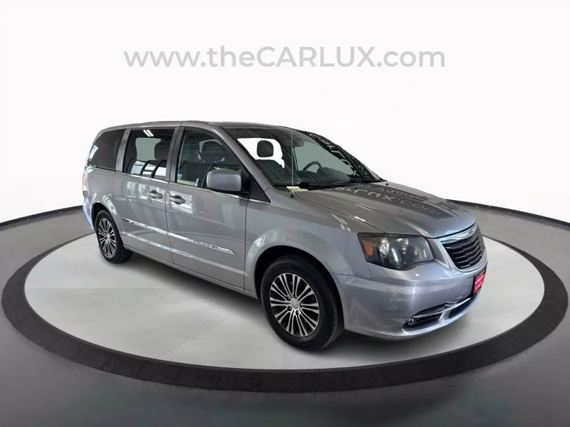Used 2014 Chrysler Town & Country S image 1