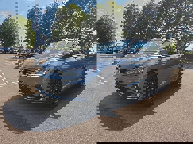 Used 2025 Volkswagen Jetta SE w/ Sunroof Package image 1