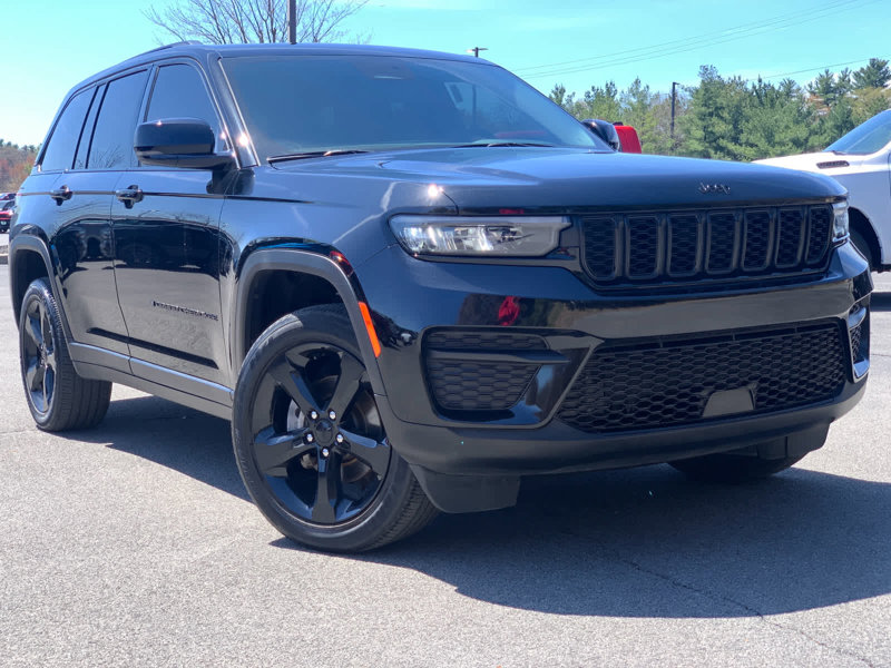 Certified 2023 Jeep Grand Cherokee Altitude image 1