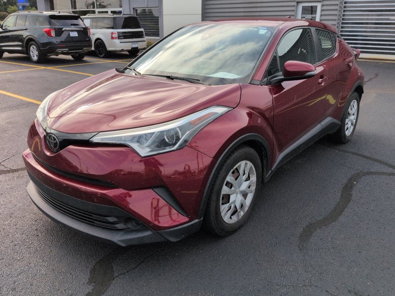 Used 2019 Toyota C-HR LE image 1