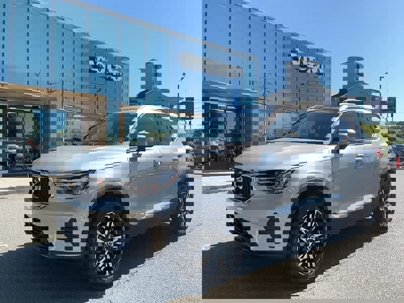 Certified 2023 Volvo XC40 B4 Core w/ Convenience Package image 1