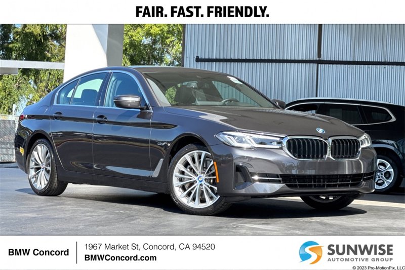 Certified 2022 BMW 530e w/ Premium Package image 1