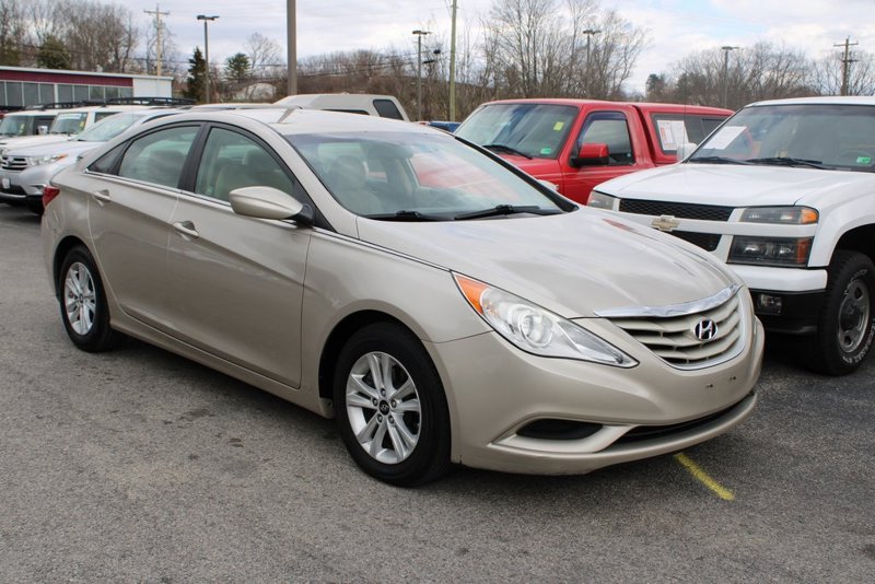 Used 2011 Hyundai Sonata GLS image 1