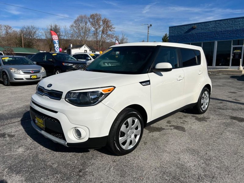 Used 2019 Kia Soul + image 1