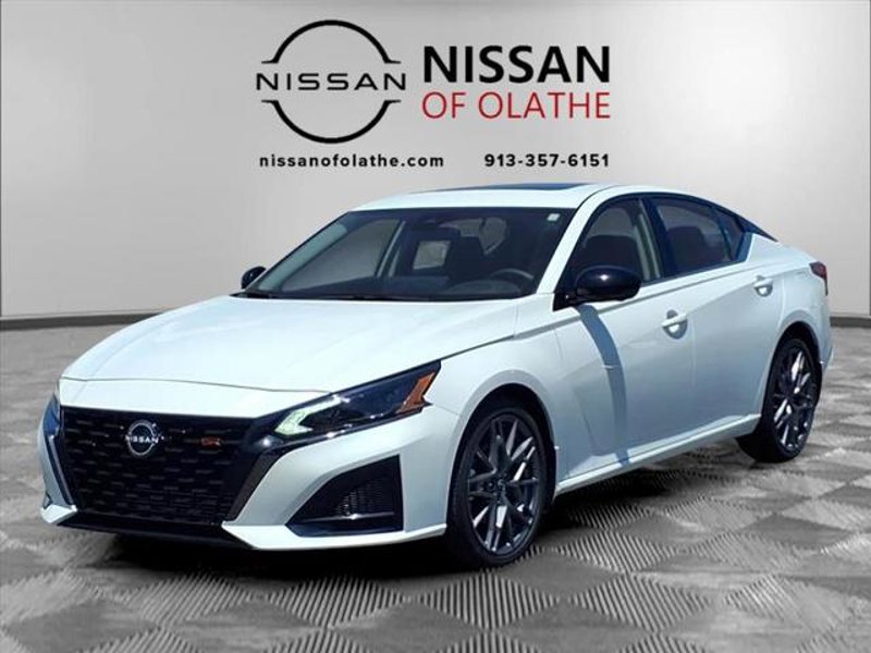 Certified 2024 Nissan Altima 2.0 SR image 1