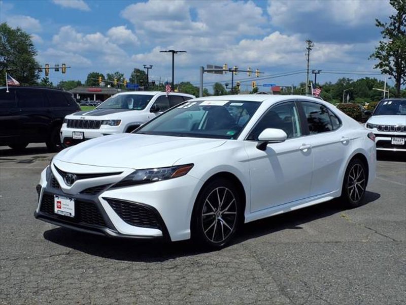 Certified 2023 Toyota Camry SE image 1