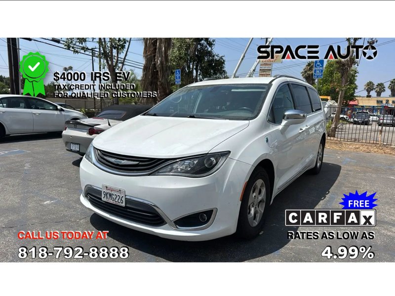 Used 2018 Chrysler Pacifica Limited image 1