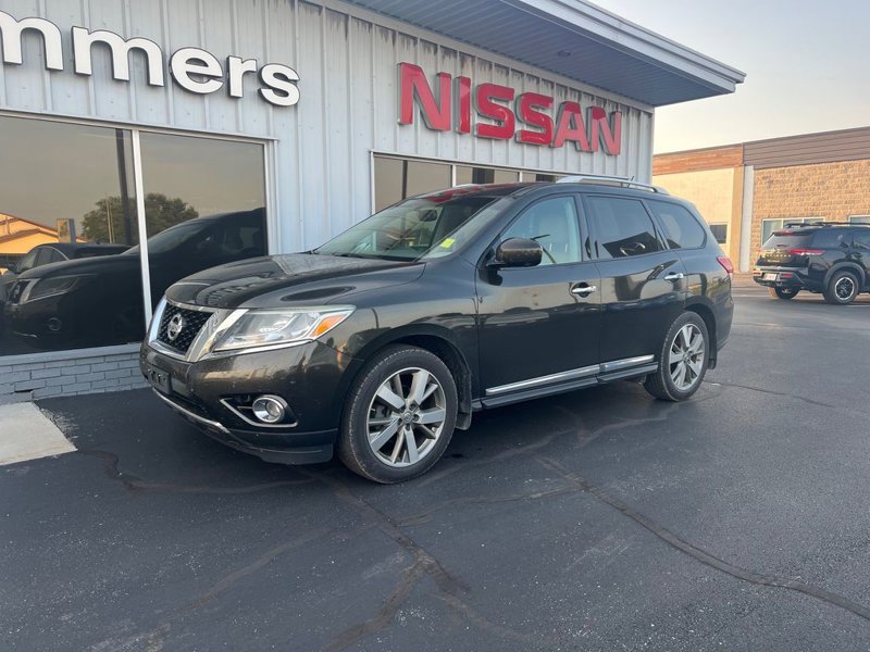 Used 2015 Nissan Pathfinder Platinum image 1