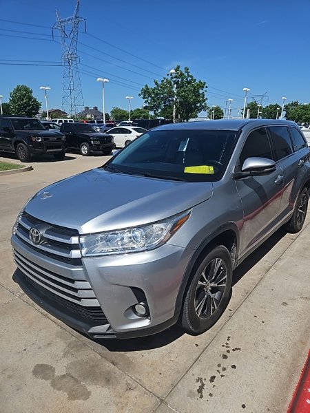 Used 2019 Toyota Highlander LE image 1