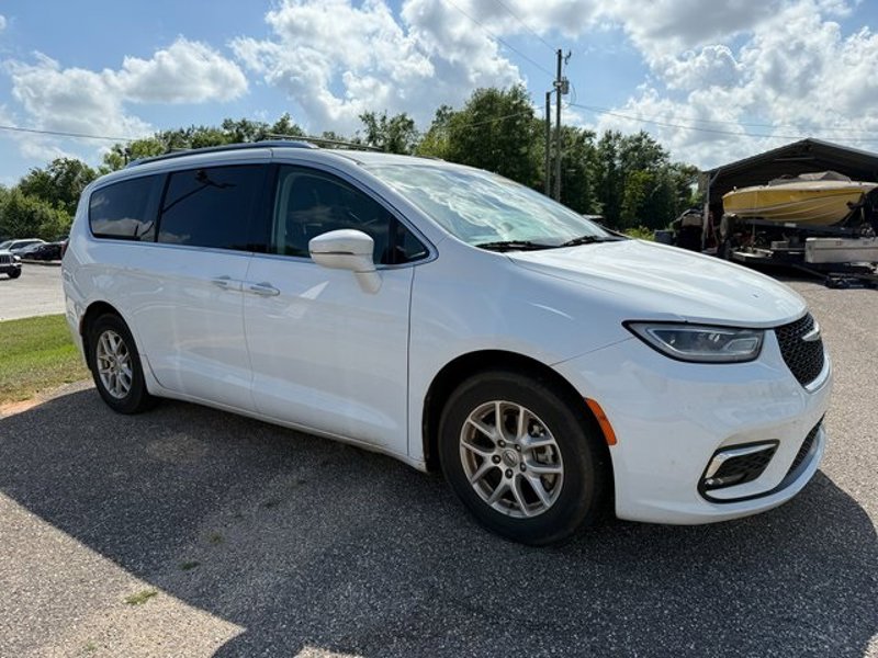Used 2021 Chrysler Pacifica Touring-L image 1