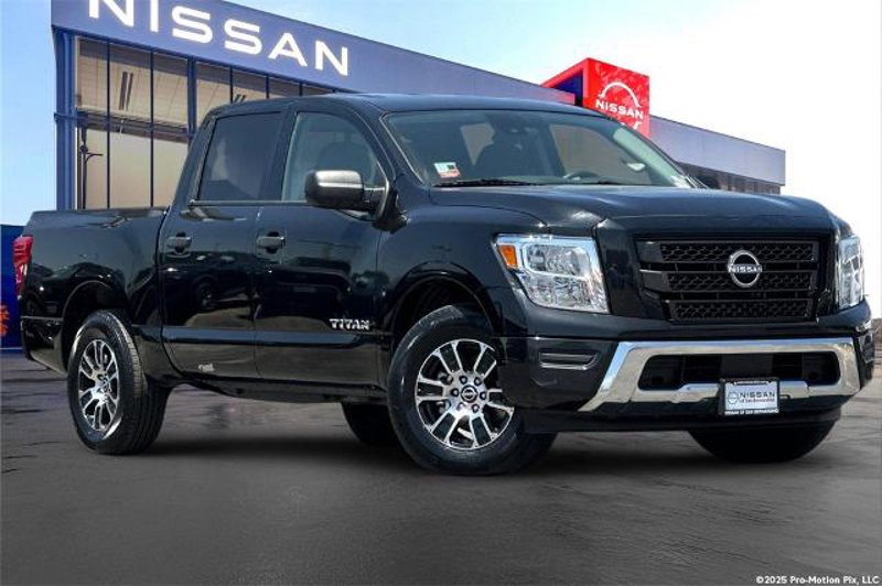 Certified 2023 Nissan Titan SV image 1