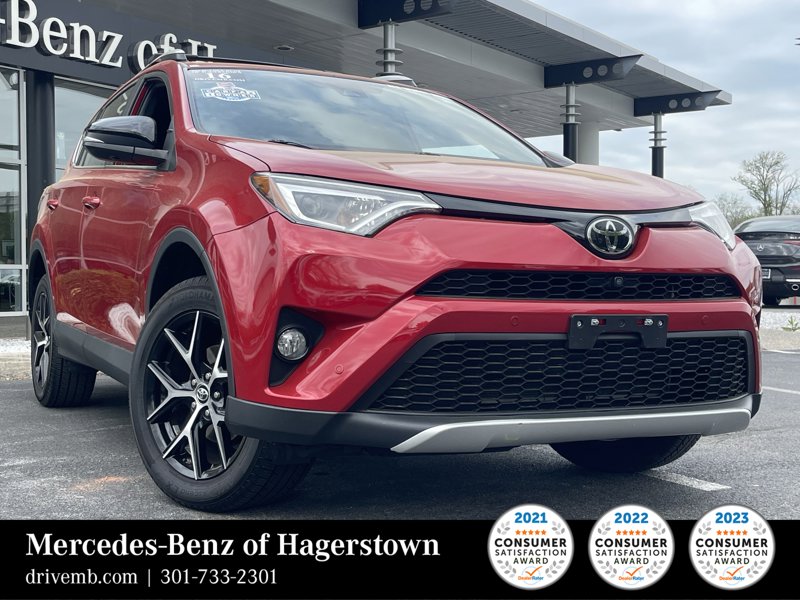 Used 2016 Toyota RAV4 SE image 1