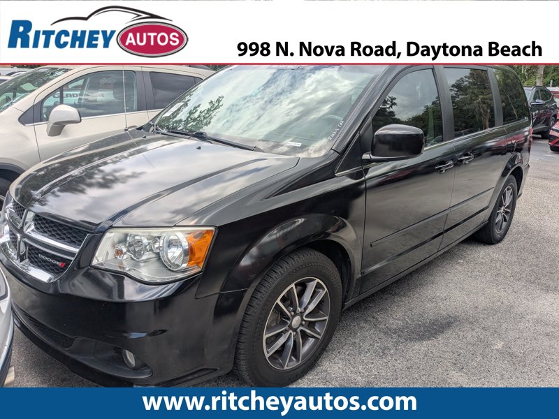 Used 2017 Dodge Grand Caravan SXT image 1