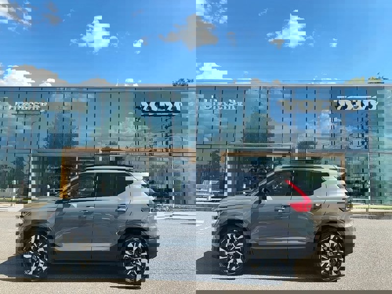 Certified 2023 Volvo XC40 B5 Ultimate w/ Climate Package image 1