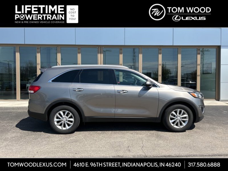 Used 2017 Kia Sorento LX image 1
