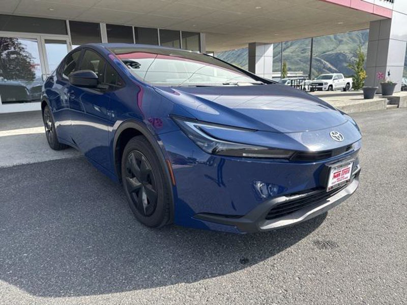 Certified 2023 Toyota Prius LE image 1