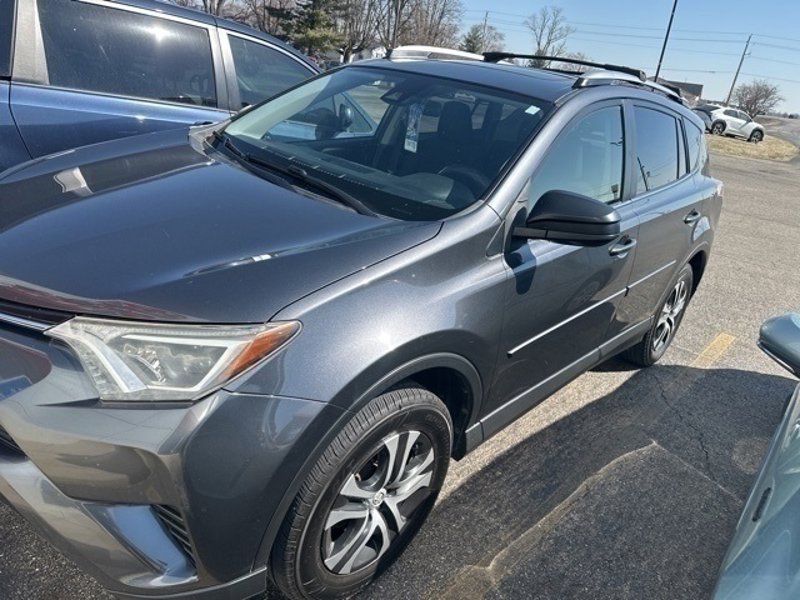 Used 2017 Toyota RAV4 LE image 1