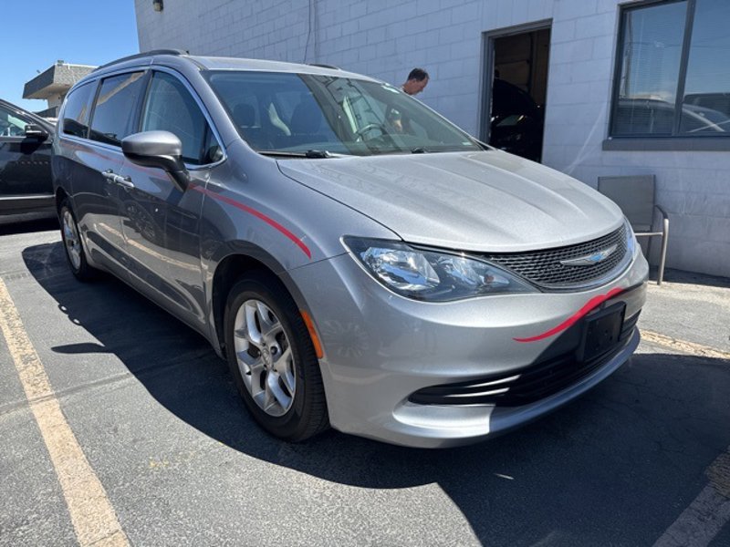 Used 2018 Chrysler Pacifica Touring w/ Tire & Wheel Group image 1