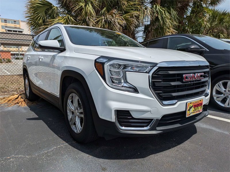 Used 2022 GMC Terrain SLE w/ Driver Convenience Package image 1