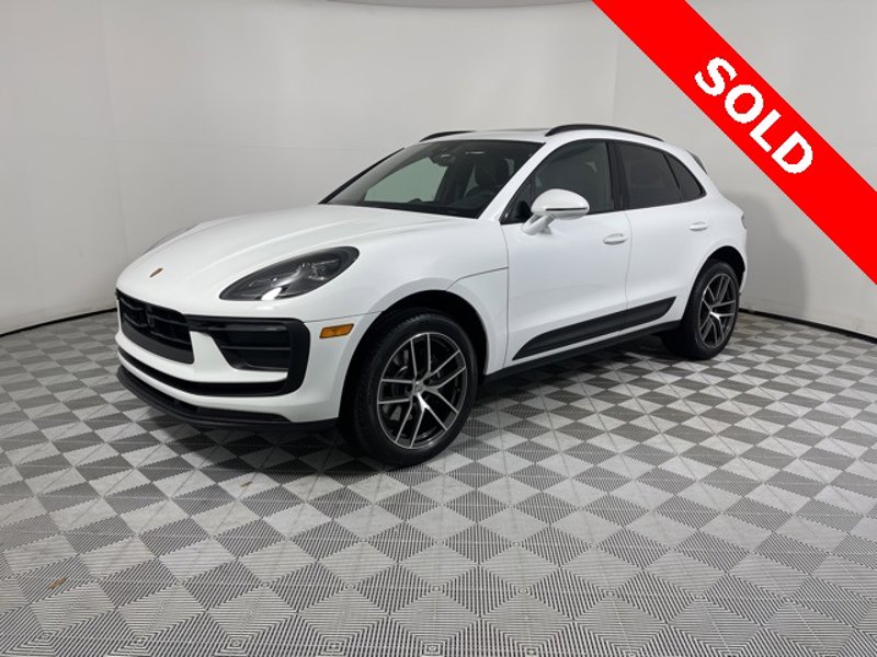 Certified 2025 Porsche Macan image 1