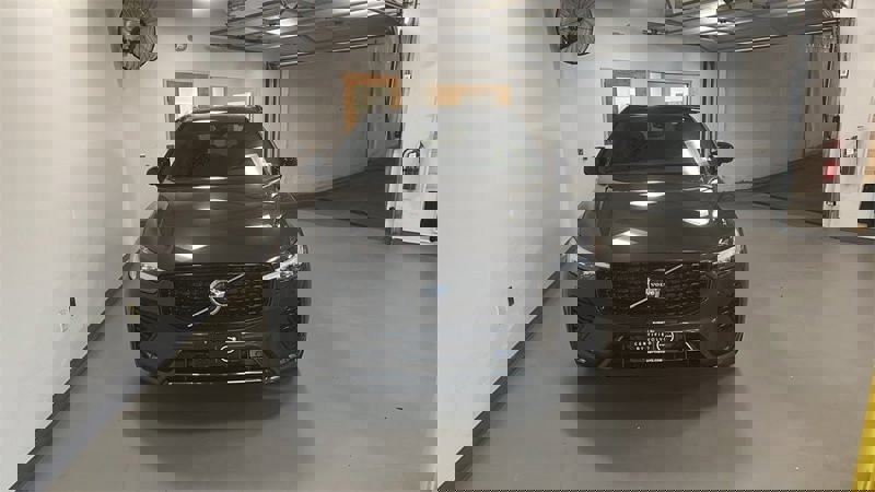 Certified 2023 Volvo XC60 B5 Plus w/ Climate Package image 1