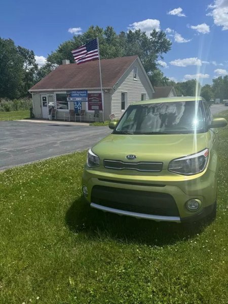 Used 2017 Kia Soul + image 1