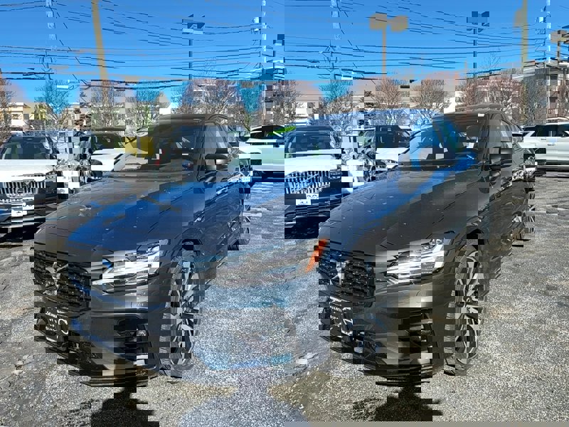 Certified 2022 Volvo S60 B5 Momentum w/ Premium Package image 1