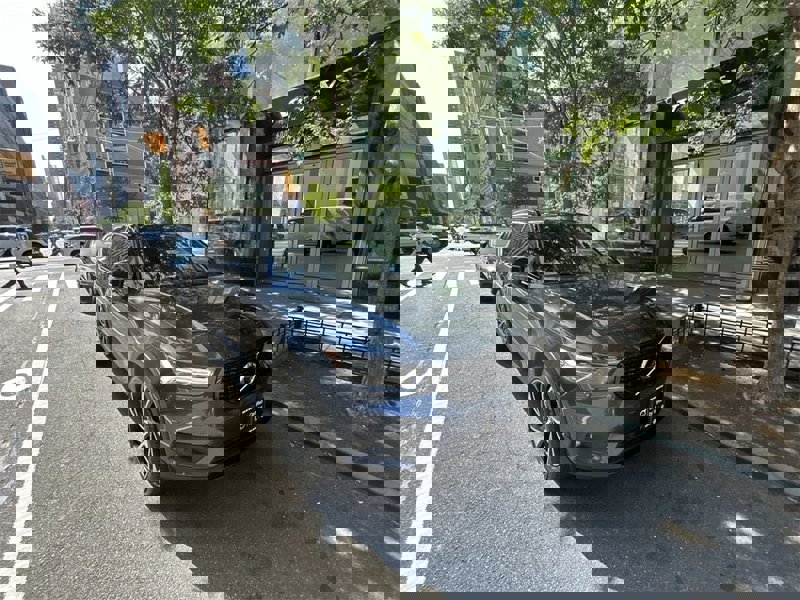 Certified 2022 Volvo XC40 T5 R-Design w/ Advanced Package image 1