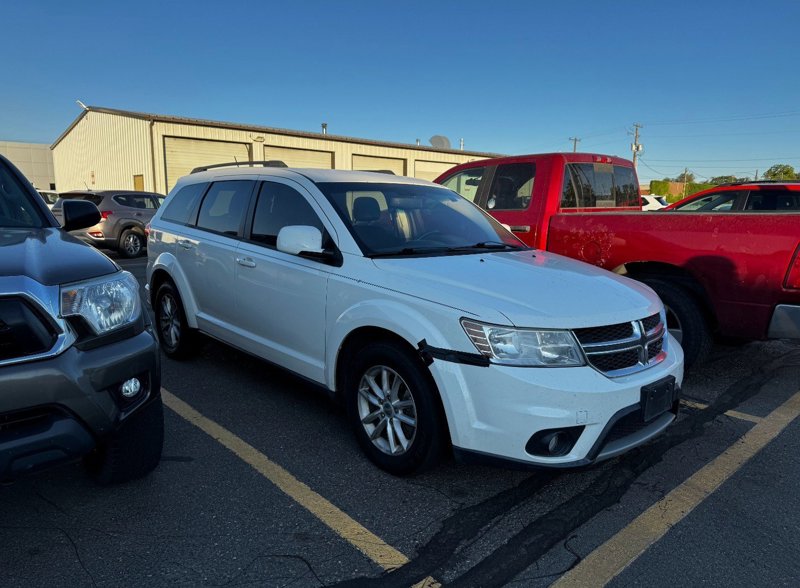 Used 2014 Dodge Journey SXT w/ Flexible Seating Group image 1