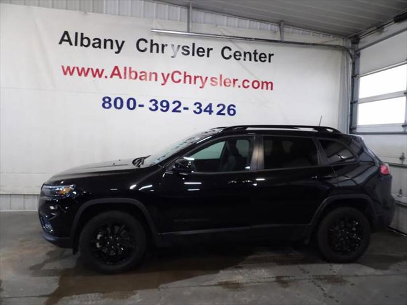 Certified 2023 Jeep Cherokee Altitude Lux image 1