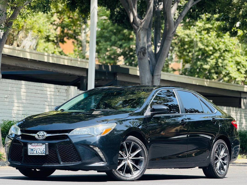Used 2015 Toyota Camry XSE image 1