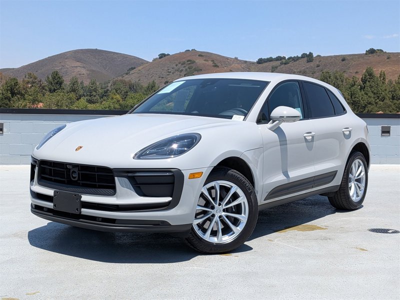 Certified 2025 Porsche Macan image 1