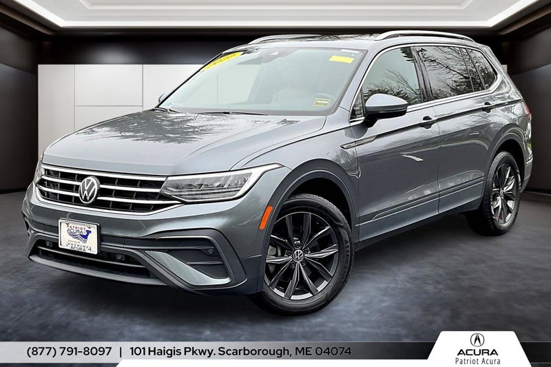 Used 2022 Volkswagen Tiguan SE w/ Panoramic Sunroof Package image 1