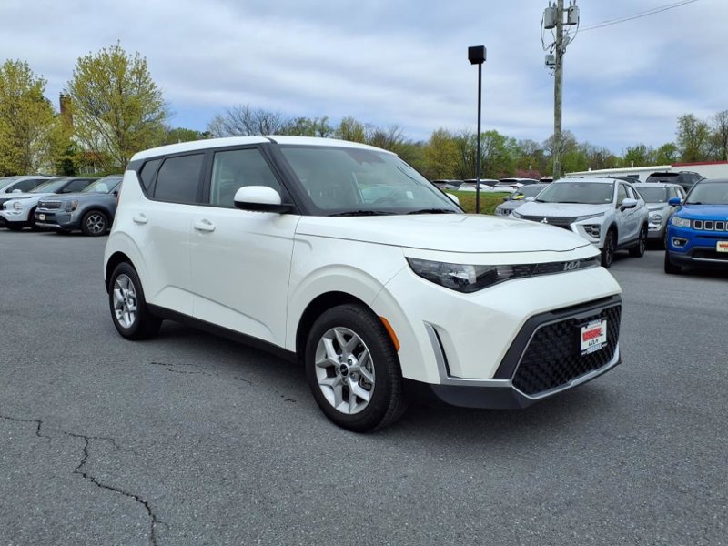 Certified 2024 Kia Soul LX w/ Option Group 015 image 1
