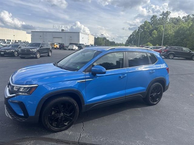 Used 2022 Volkswagen Taos SE w/ Panoramic Sunroof Package image 1
