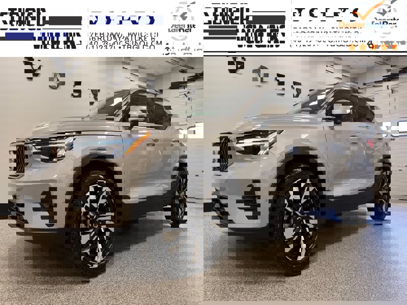 Certified 2025 Volvo XC40 B5 Plus image 1