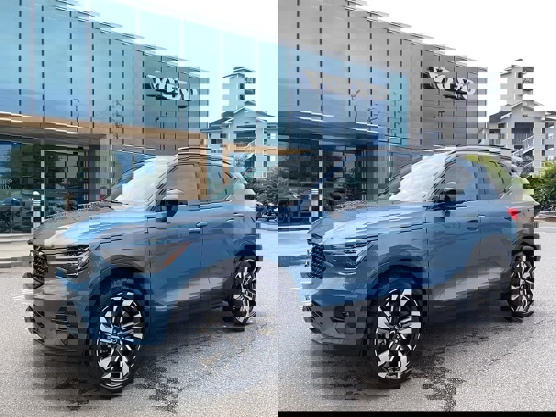 Certified 2023 Volvo XC40 B5 Ultimate image 1