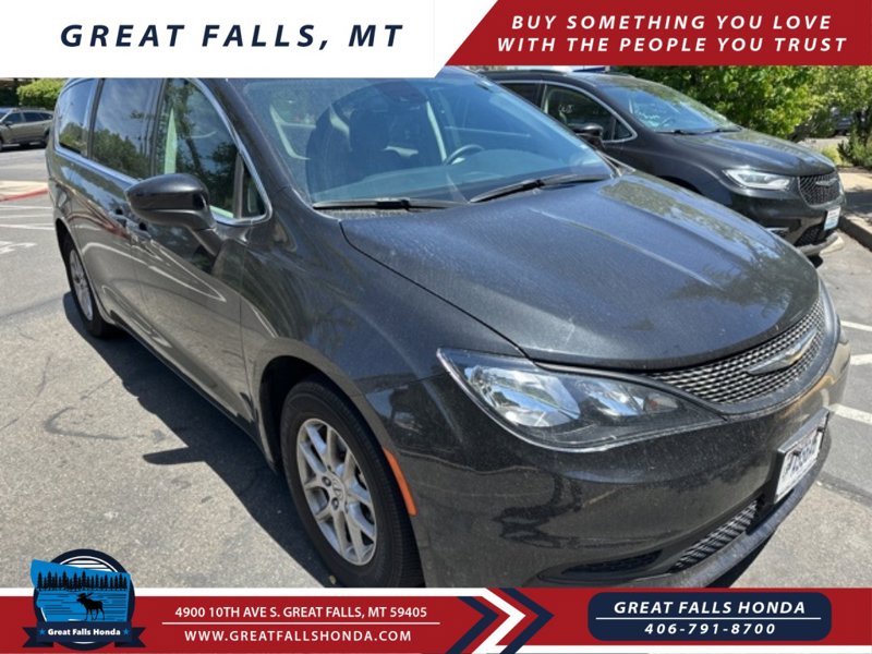 Used 2023 Chrysler Voyager LX image 1