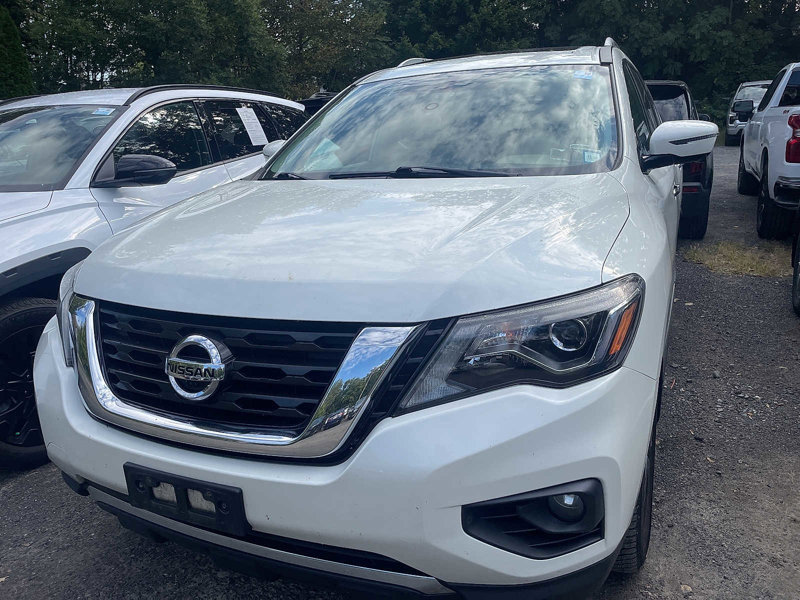 Used 2017 Nissan Pathfinder Platinum image 1