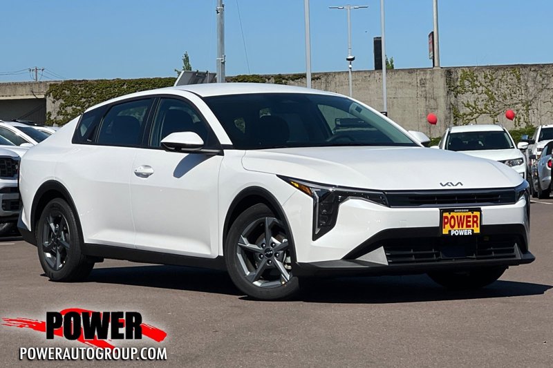 Certified 2025 Kia K4 LXS image 1