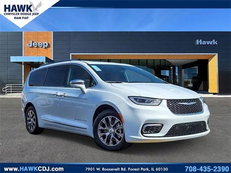 Certified 2024 Chrysler Pacifica Pinnacle image 1