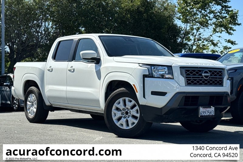 Used 2022 Nissan Frontier SV image 1